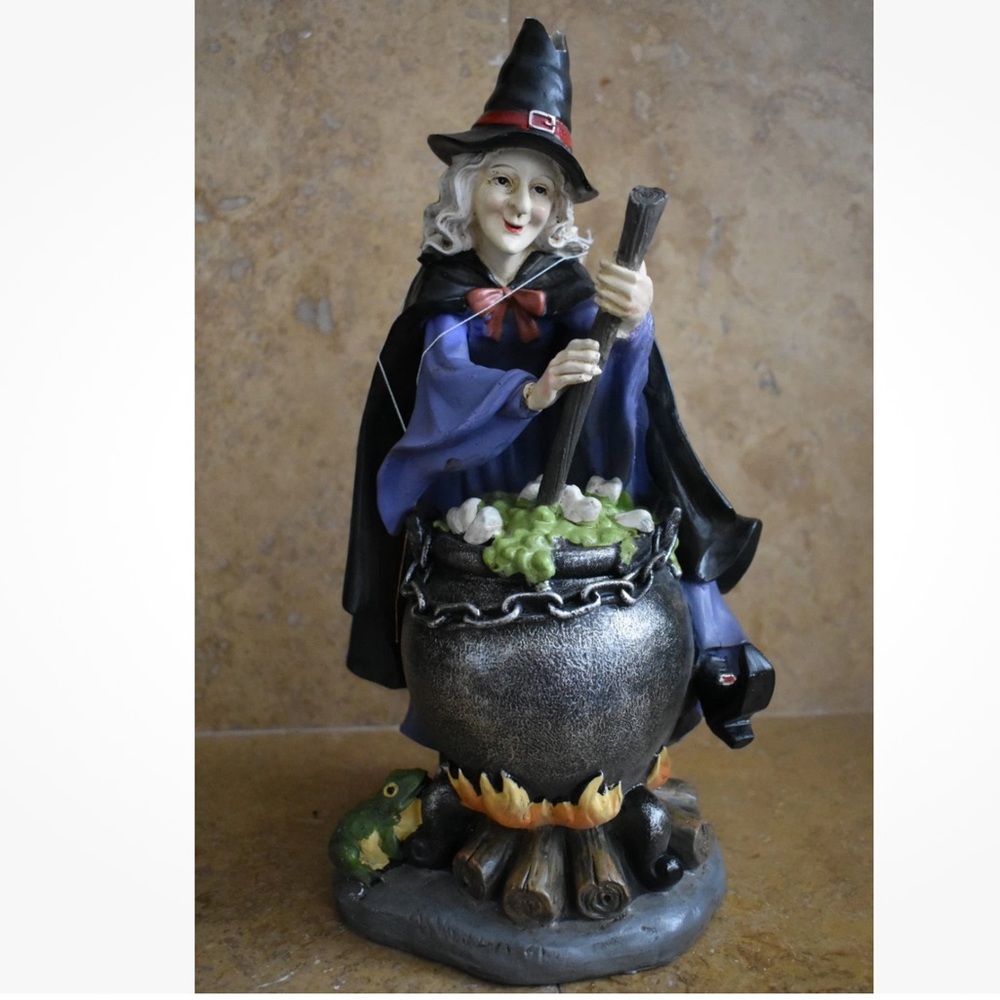 NWT 13” BEAUTIFUL WITCH STIRRING CAULDRON HALLOWEEN DECOR FIGURE FIGURINE STATUE - Picture 2 of 8
